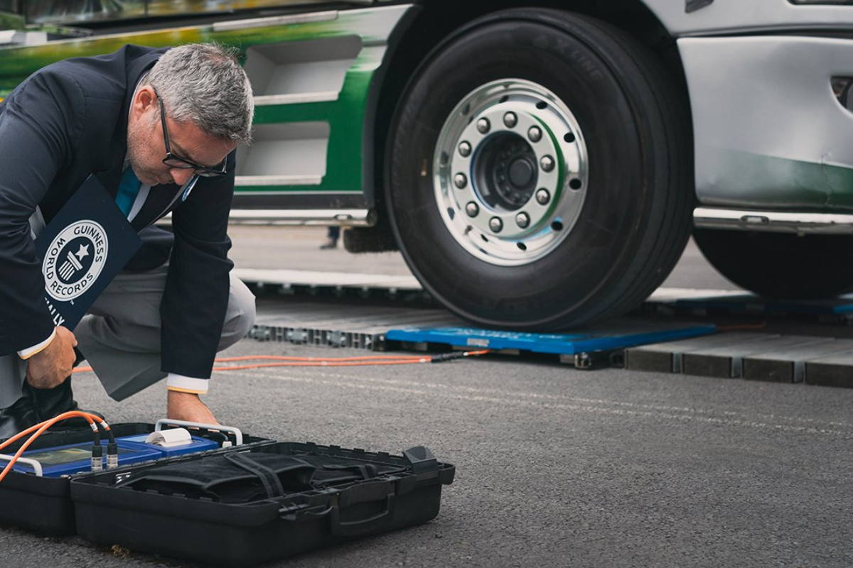 MWS Dini Argeo weigh pads used in Guinness World Record by Iveco